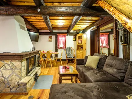 Chalet Pine Hill à Klenovnik – piscine et forêt : photo 2
