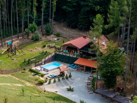 Chalet Pine Hill à Klenovnik – piscine et forêt : photo 5