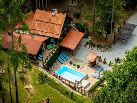 Chalet Pine Hill à Klenovnik – piscine et forêt : photo 10