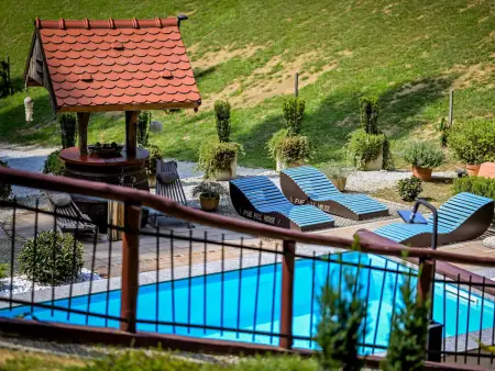 Chalet Pine Hill à Klenovnik – piscine et forêt : photo 12