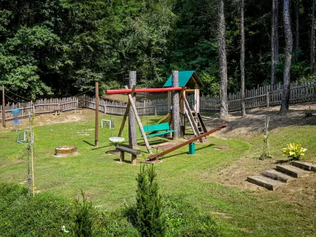 Chalet Pine Hill à Klenovnik – piscine et forêt : photo 15