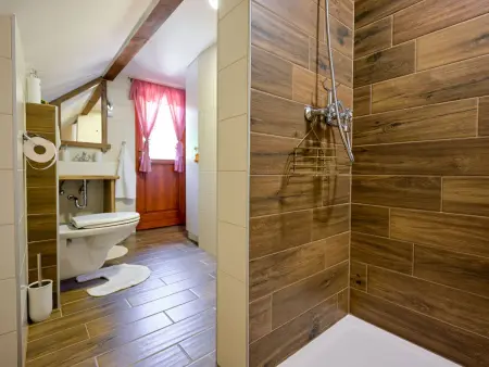 Chalet Pine Hill à Klenovnik – piscine et forêt : photo 21