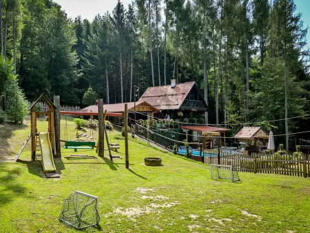 Chalet Pine Hill à Klenovnik – piscine et forêt : photo 40