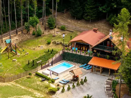 Chalet Pine Hill à Klenovnik – piscine et forêt : photo 47