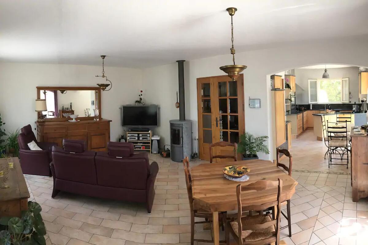Villa avec piscine privée et vue montagne à Cabrières-d'Avignon - Photo 4