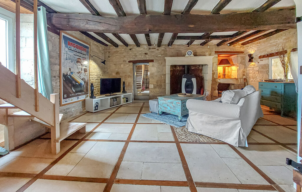 Maison pierre et poutres avec jacuzzi à Mouton - Photo 3