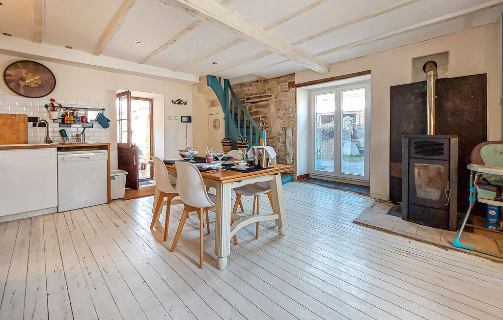 Maison pierre et poutres avec jacuzzi à Mouton - Photo 5