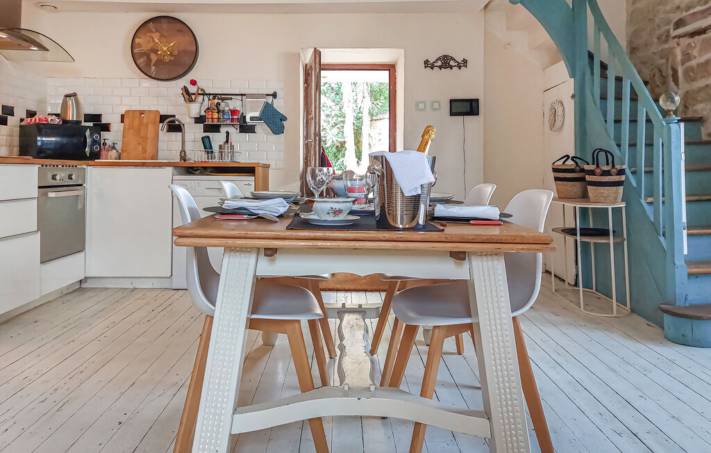 Maison pierre et poutres avec jacuzzi à Mouton - Photo 7