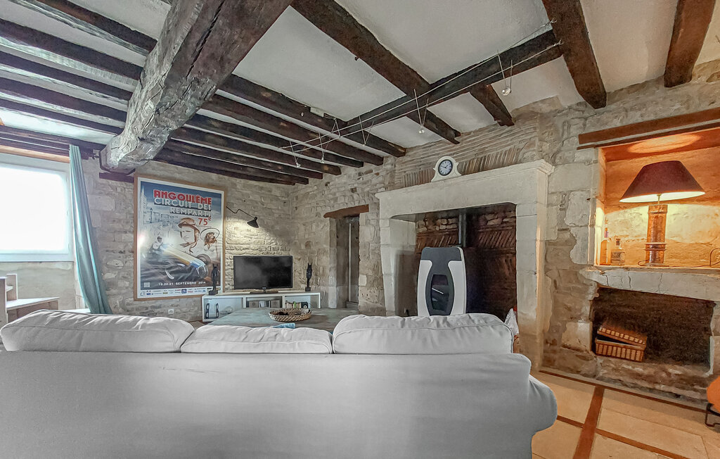 Maison pierre et poutres avec jacuzzi à Mouton - Photo 12
