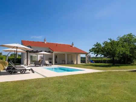 Maison Lapis avec piscine privée à Sv. Lovreč