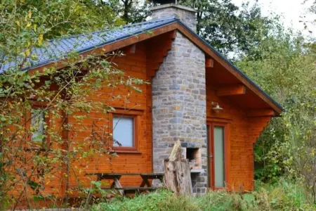 Location chalet à Oignies en Thierache, Chalet ardennais avec balcon et sauna