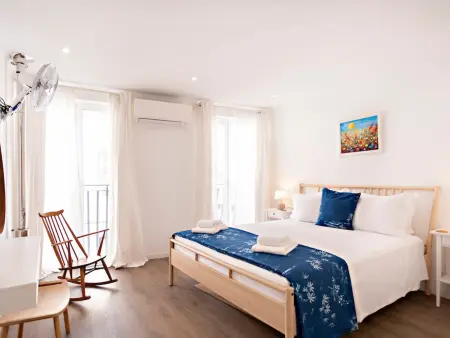 Location gite à Faro, Charmante Villa 2 Ch Bres Faro avec Terrasse Urbaine