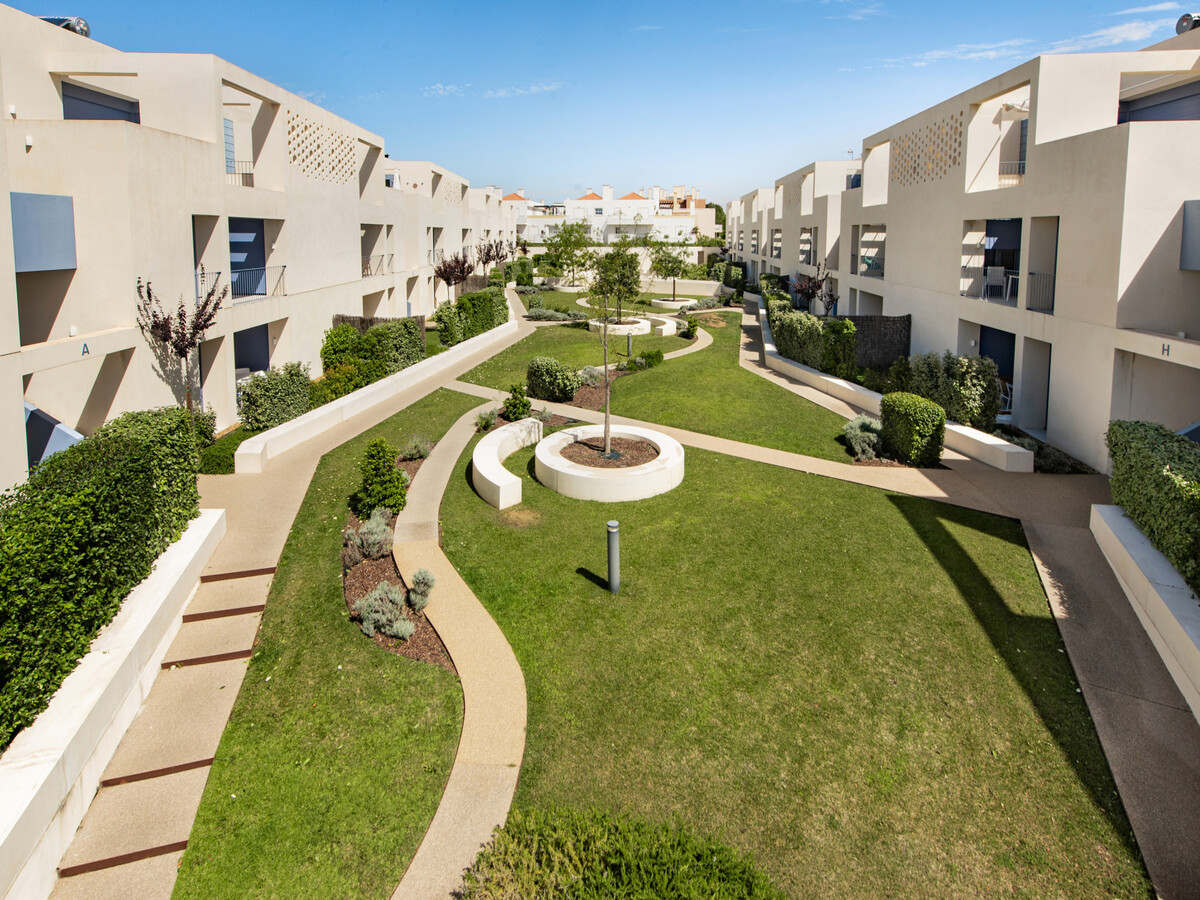 T2 épuré avec véranda, garage et piscine à Tavira - Photo 3
