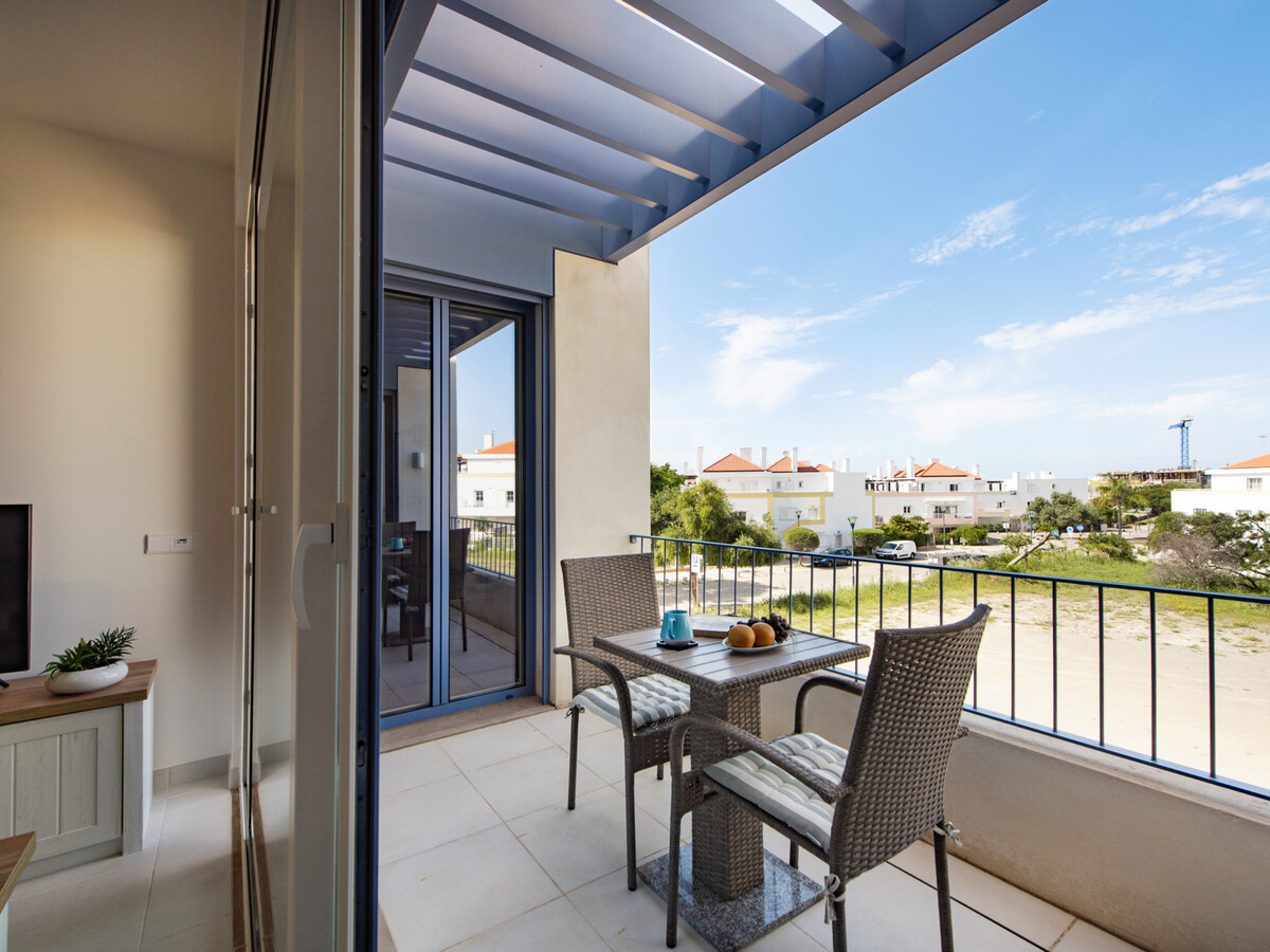 T2 épuré avec véranda, garage et piscine à Tavira - Photo 4