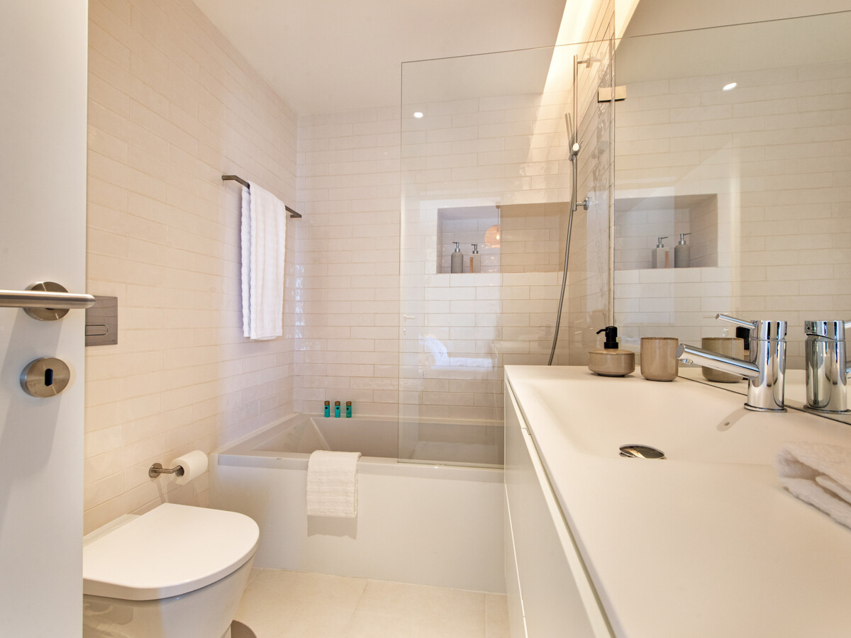 T2 épuré avec véranda, garage et piscine à Tavira - Photo 7