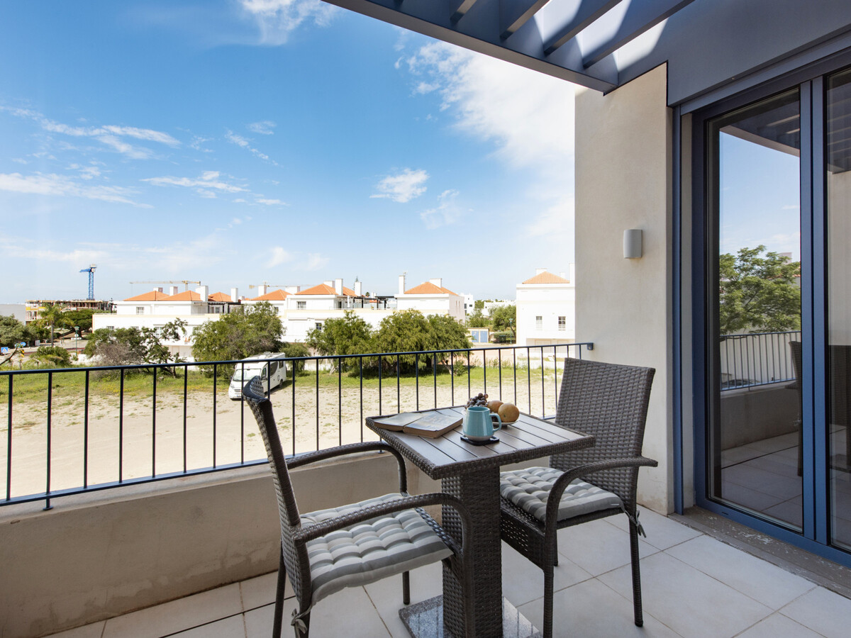 T2 épuré avec véranda, garage et piscine à Tavira - Photo 13