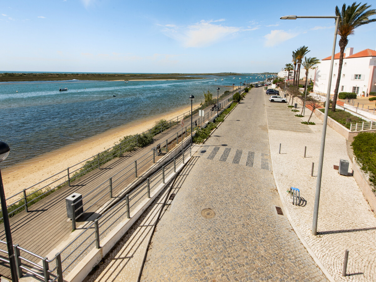 T2 épuré avec véranda, garage et piscine à Tavira - Photo 24