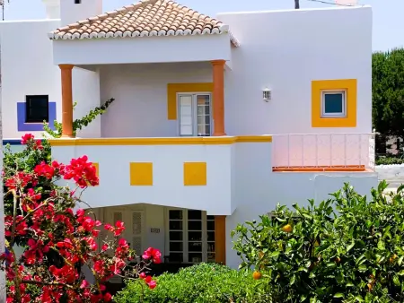 Location gite à Tavira, Villa Confort 14A • 6 pers • Piscine Commune • WiFi • Climatisation