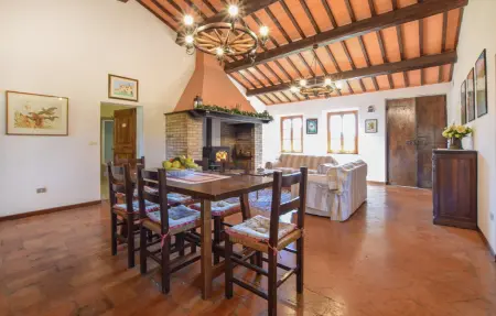 Podere C. : maison rustique 300 m² avec jardin à Magione : photo 4