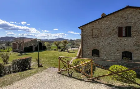 Podere C. : maison rustique 300 m² avec jardin à Magione : photo 12