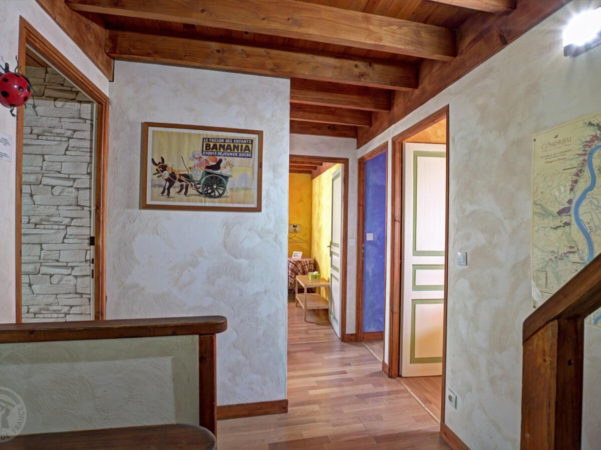 Le Piégonnier, gîte 10 pers. à Chavanay, cour fermée - Photo 10