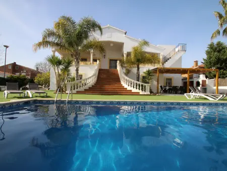Location villa à Cambrils, Villa élégante, piscine et clim - 15 pers.
