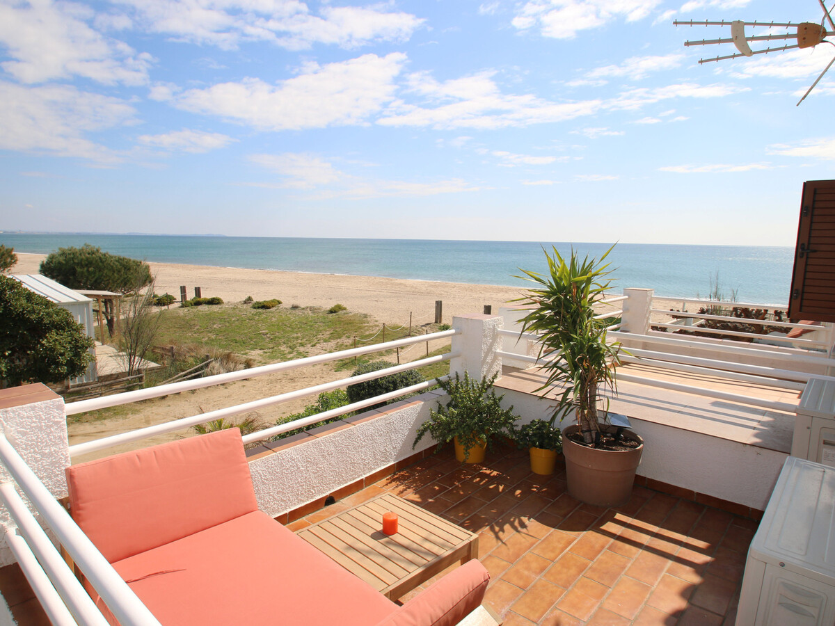 Maison bord de mer Miami Plaja : terrasse vue mer, piscine - Photo 3
