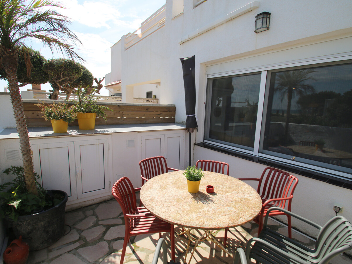 Maison bord de mer Miami Plaja : terrasse vue mer, piscine - Photo 4