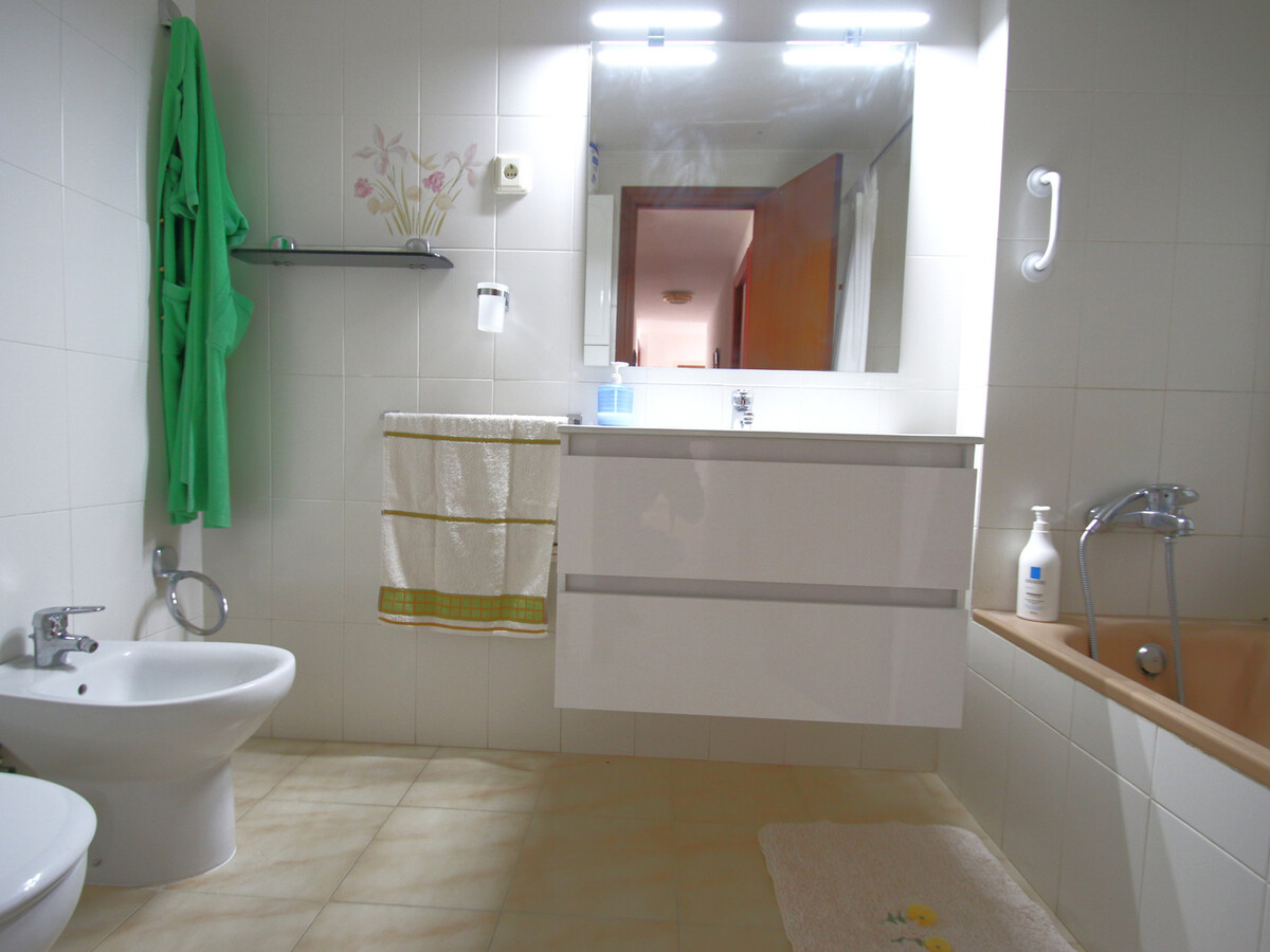 Appartement 4 chambres vue mer à 100 m de la plage - Photo 8