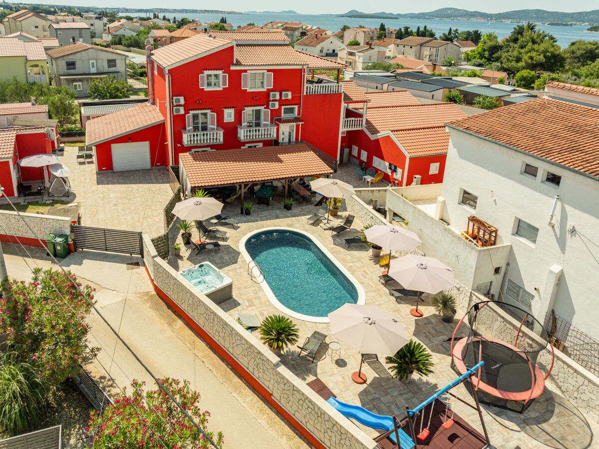 Villa Ancora : 13 chambres, piscine chauffée à Donje Rastane - Photo 2