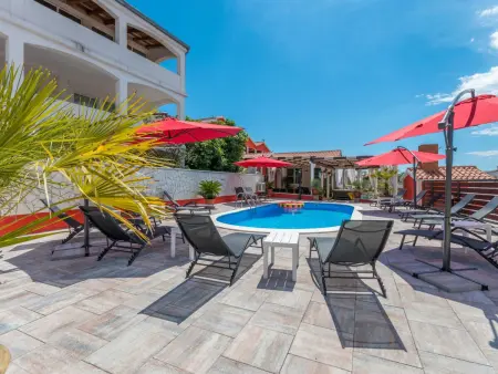 Villa Ancora : 13 chambres, piscine chauffée à Donje Rastane