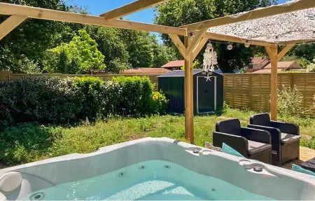 Jolie Maison avec jacuzzi, Maison 8 personnes à Vensac - Photo 1