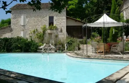 Location maison à Montaigu de Quercy, Maison charmante avec piscine partagée à Montaigu-de-Quercy