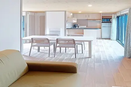 Location gite à Malansac, Villa avec terrasse privée et vue sur le lac