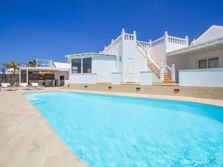 Location villa à Playa Blanca, Villa Méditerranéenne avec Piscine Privée et Climatisation à Playa Blanca