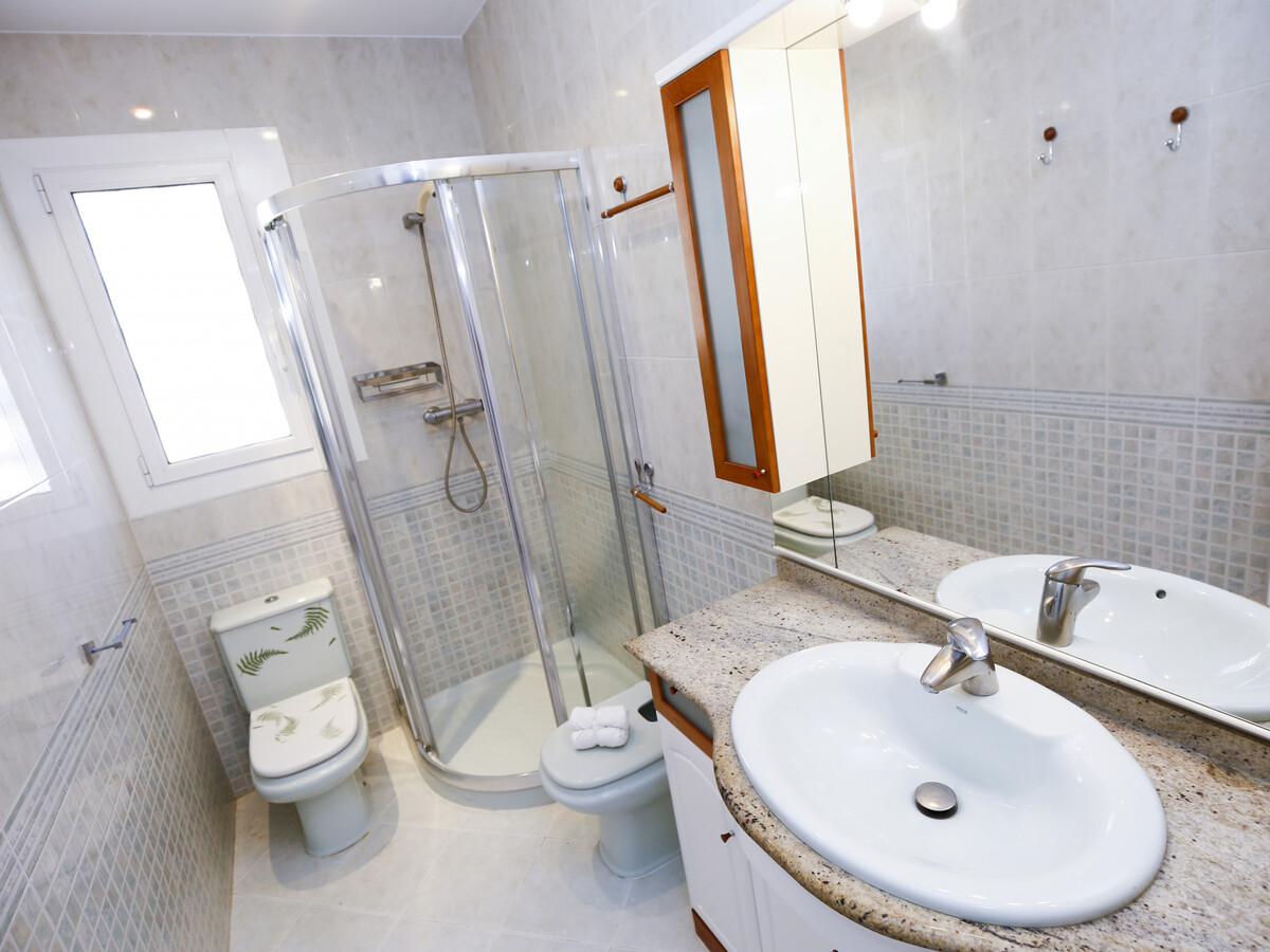 Appartement 8 pers., 3 ch. centre Salou près plage - Photo 17