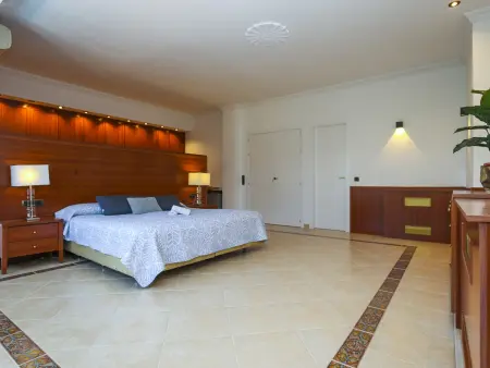 Villa spacieuse, piscine privée et climatisation - Photo 12