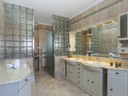Villa spacieuse, piscine privée et climatisation - Photo 16