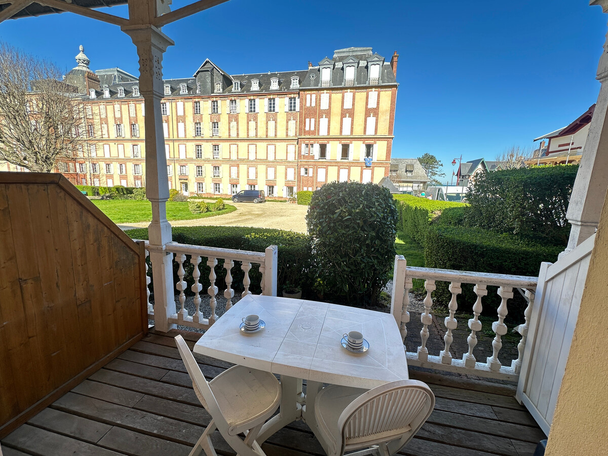 Duplex 2 pièces avec terrasse à Houlgate, 100 m de la plage - Photo 2
