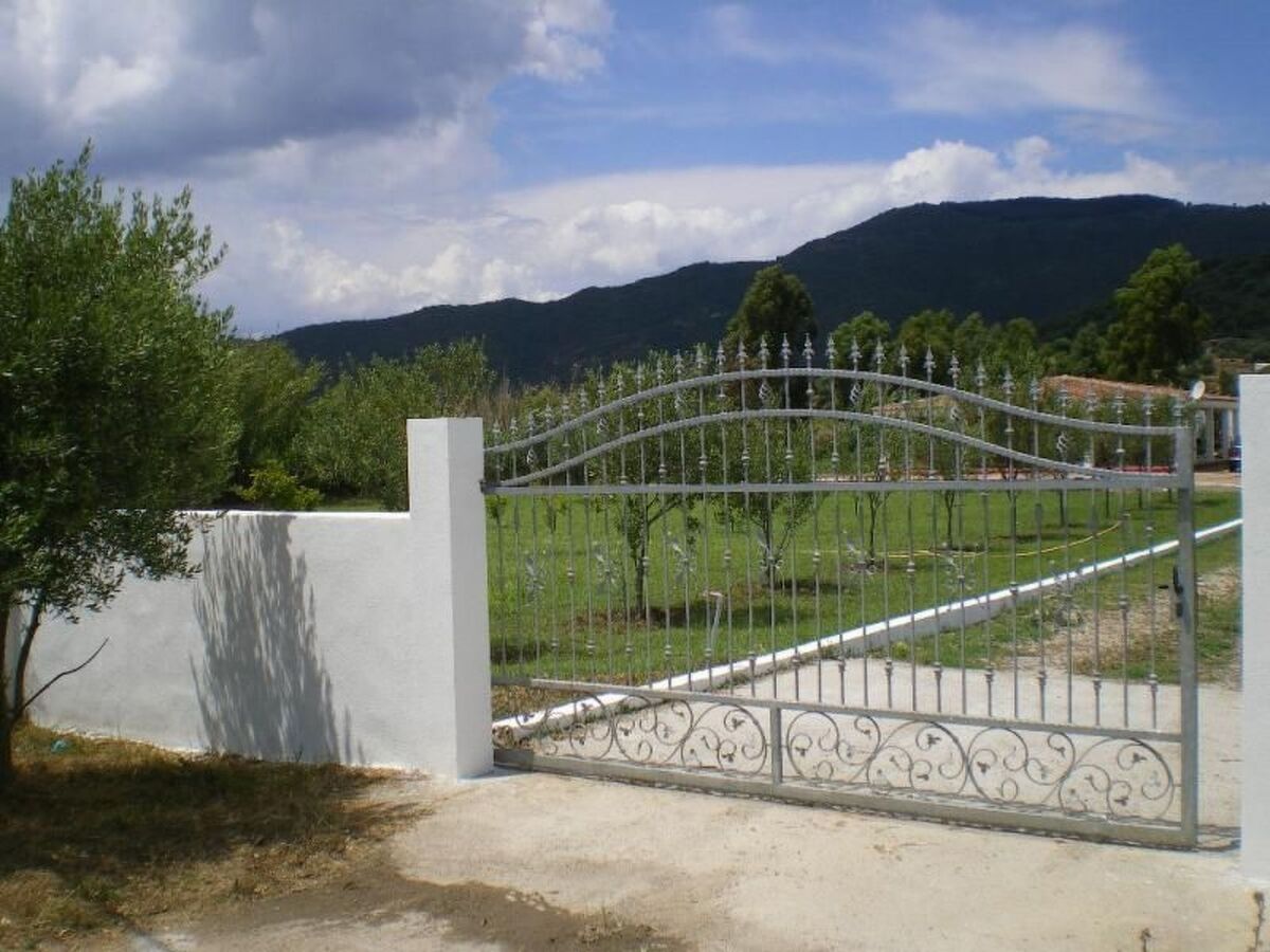 Maison moderne rénovée, 4,5 ha, vue montagne à Agrustos - Photo 12