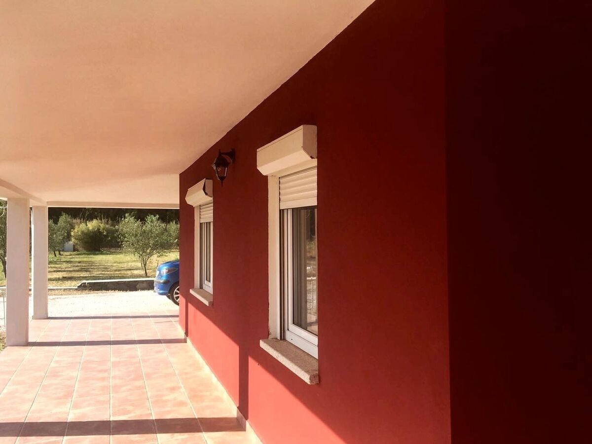 Maison moderne rénovée, 4,5 ha, vue montagne à Agrustos - Photo 20