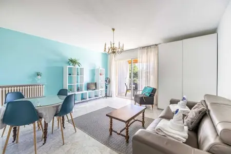 Location appartement à Antibes, Studio lumineux avec parking près de la plage et de la vieille ville