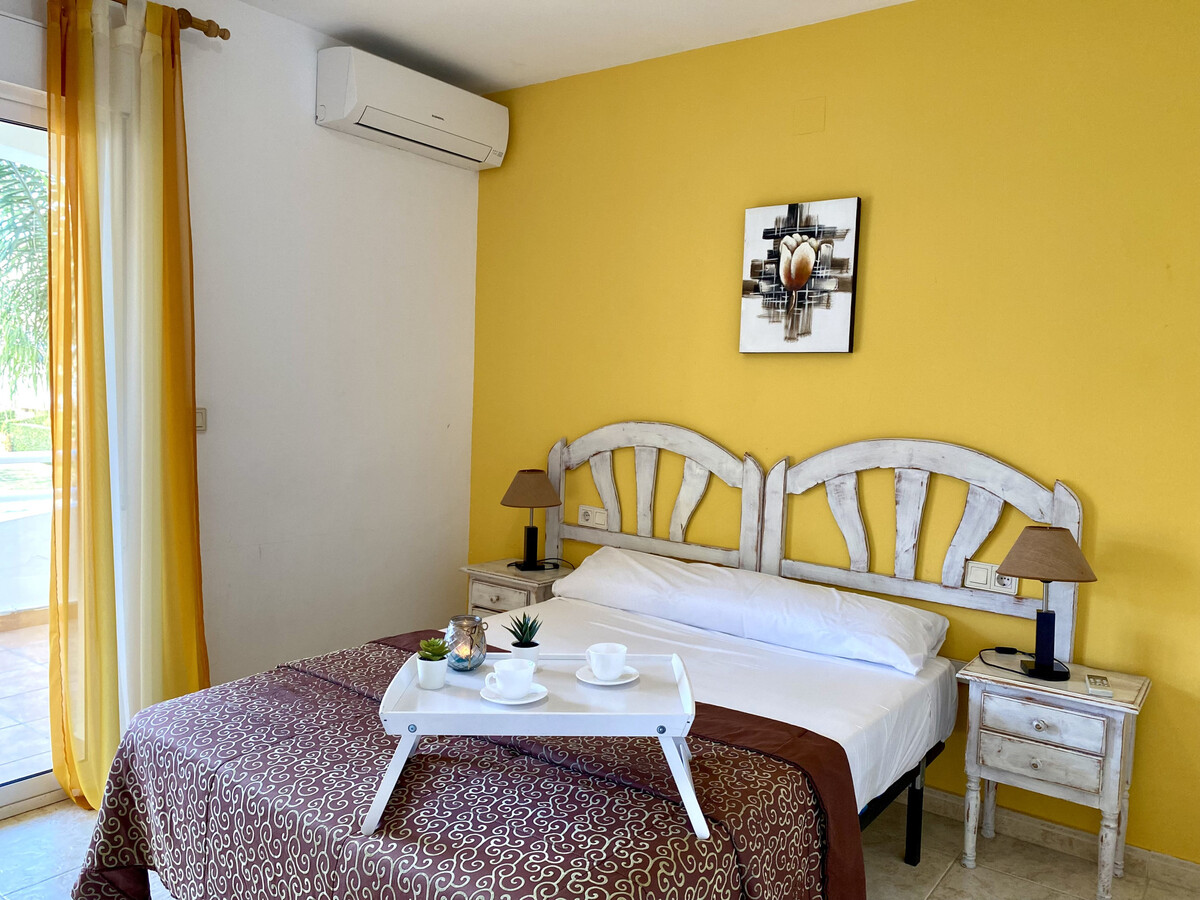 Bungalow 2 chambres à Denia, 200 m de la plage - Photo 1