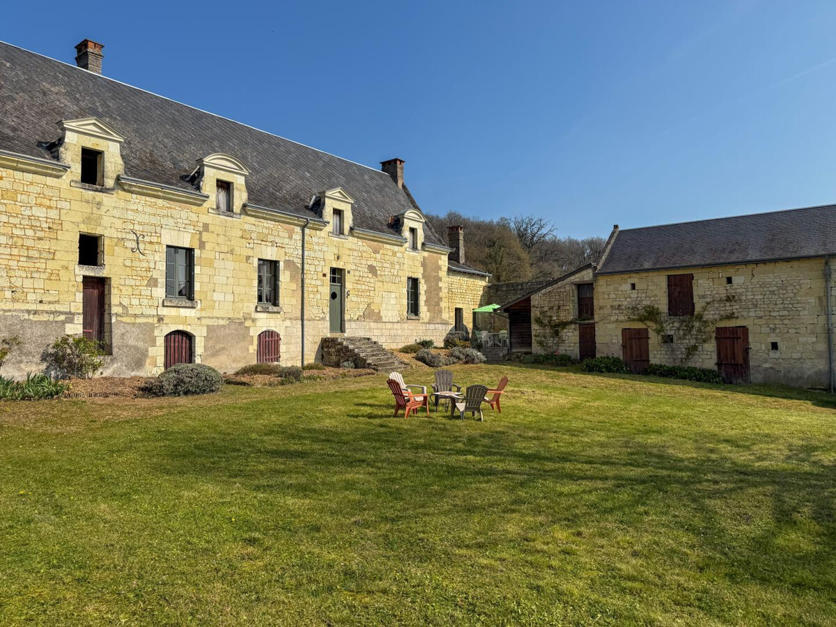 Gîte XVIIe siècle avec jardin clos à Lerné - Photo 1