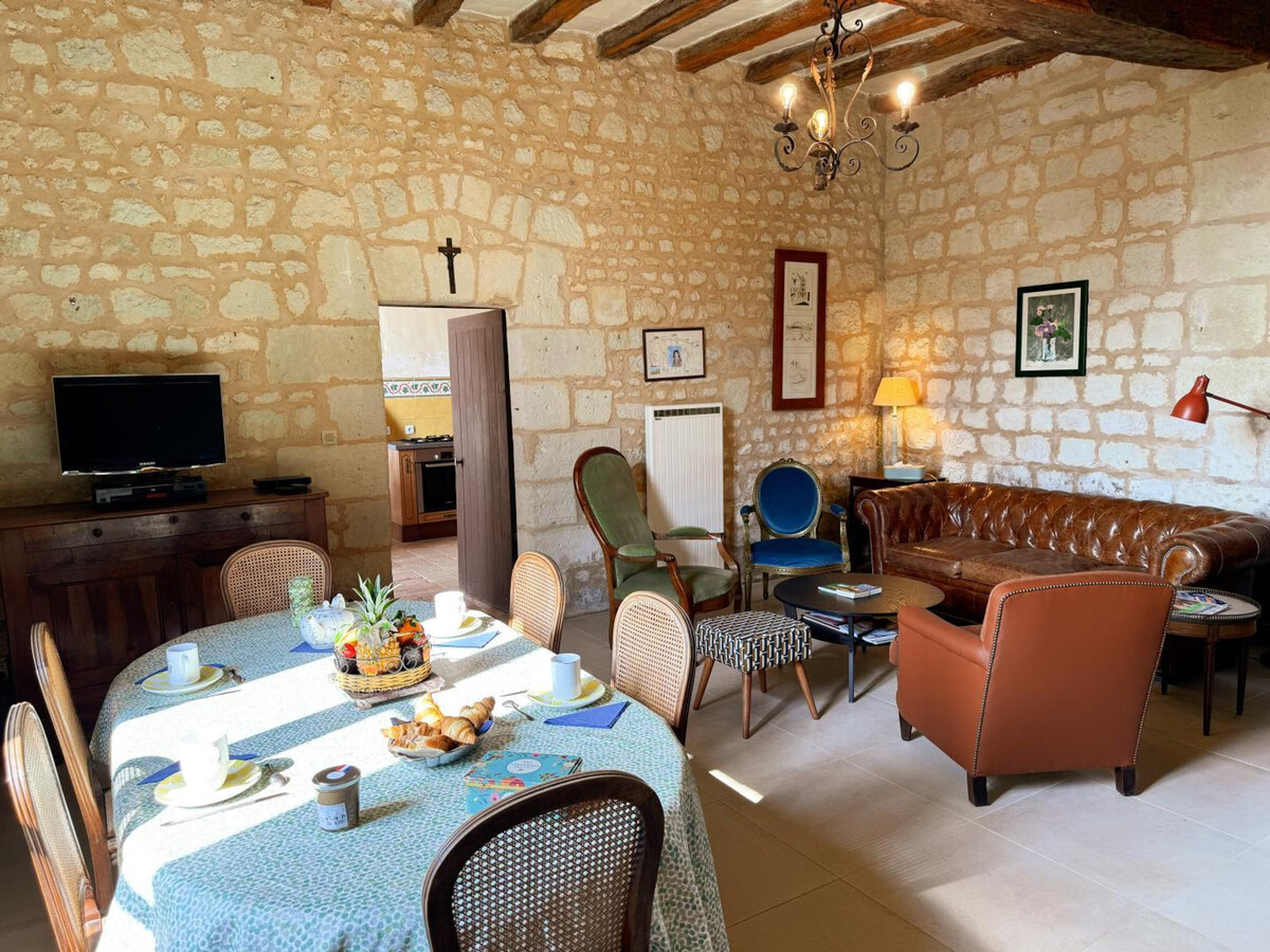 Gîte XVIIe siècle avec jardin clos à Lerné - Photo 6