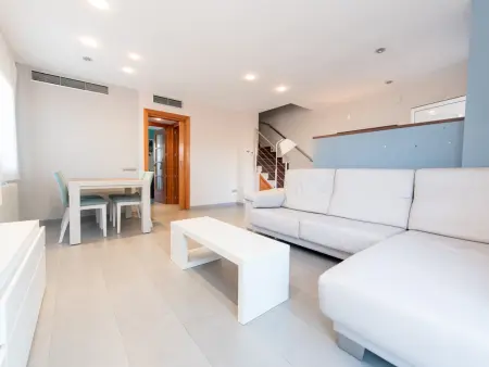 Maison Méditerranéenne : 3 chambres, Piscine Privée & Wifi à Pineda de Mar - Photo 8