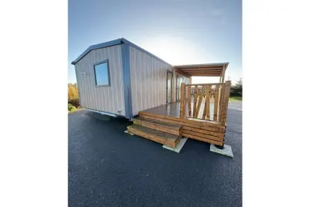Location chalet à Érezée, Caravane haut de gamme avec terrasse à Érezée