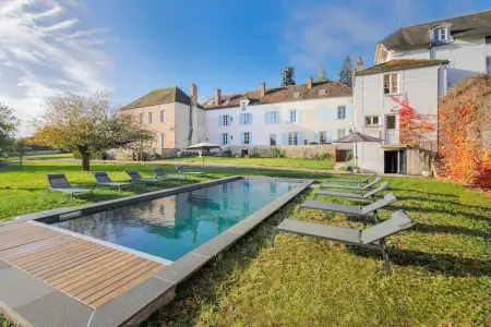 Location maison à Villecerf, Magnifique demeure avec piscine