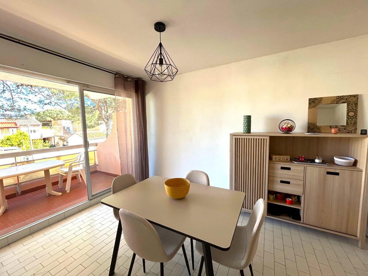Appartement 1er étage à 60m de la plage, parking privé - Photo 2