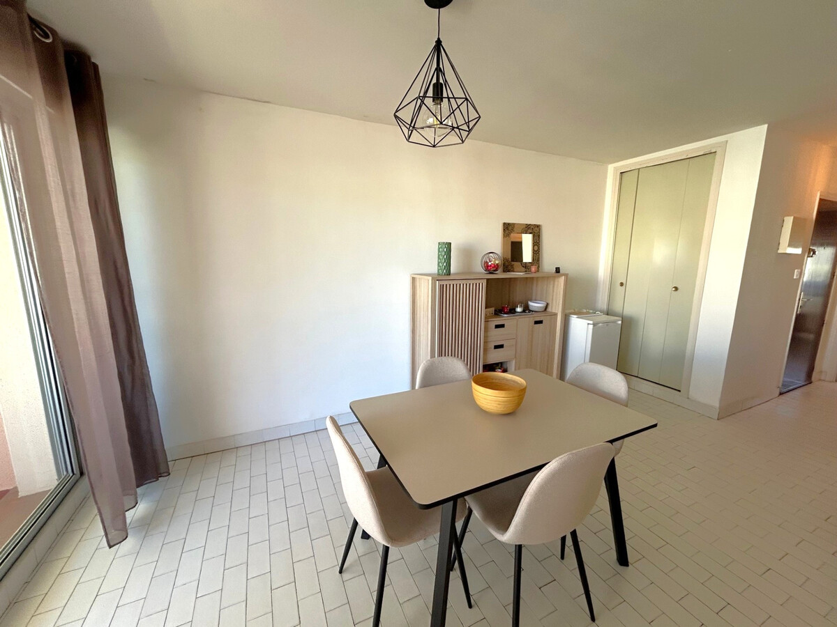 Appartement 1er étage à 60m de la plage, parking privé - Photo 3